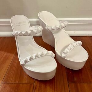 Carmen Sol White Studded Wedge Sandals Size 7.5